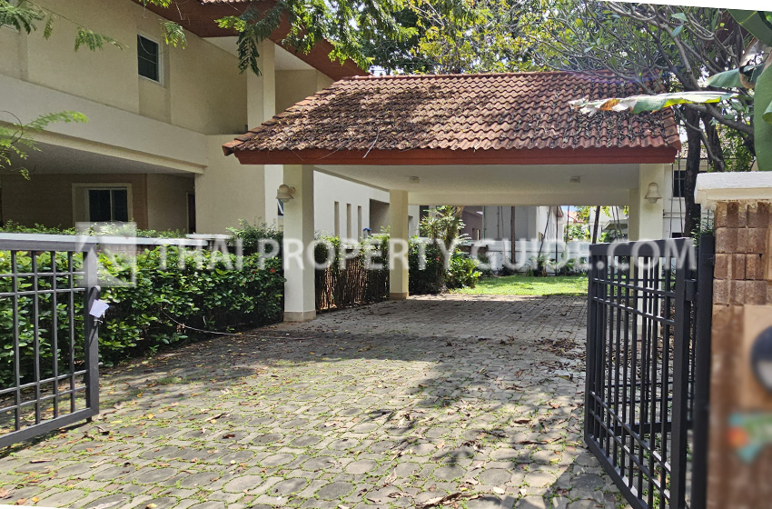 House with Shared Pool in Nichada Thani 